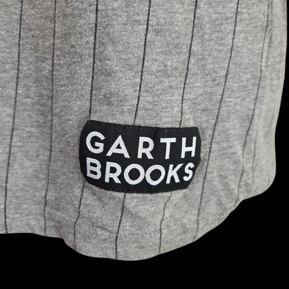 Garth Brooks World Tour Gray and Black Baseball Tee Size Med - Picture 3 of 6